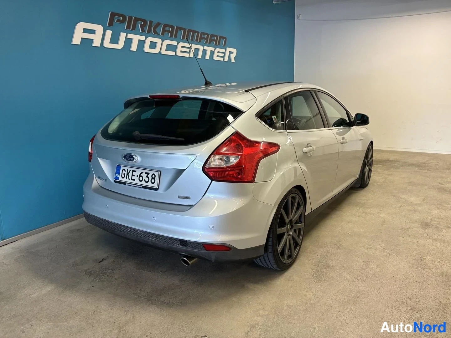 Harmaa Ford Focus 2012, takaa, kuva 6