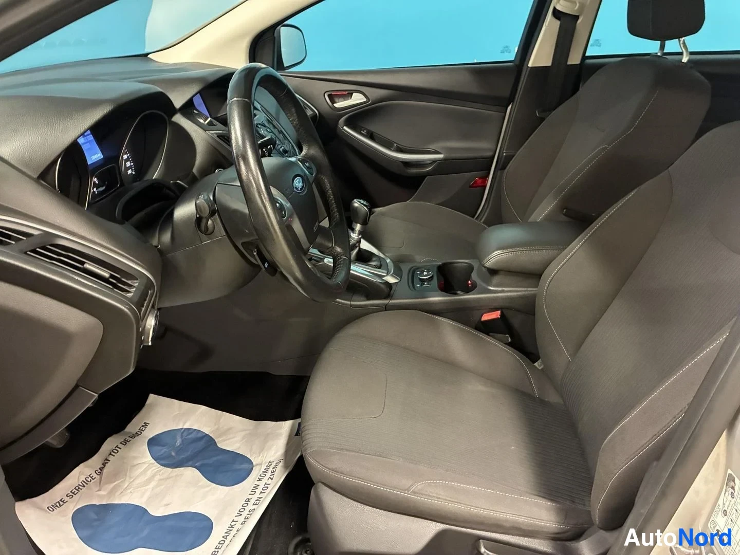 Harmaa Ford Focus 2012, ohjaamo, kuva 7