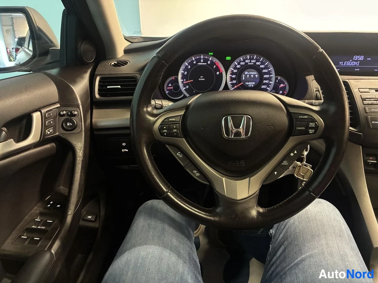 Sininen Honda Accord Tourer 2011, yksityiskohta, kuva 16