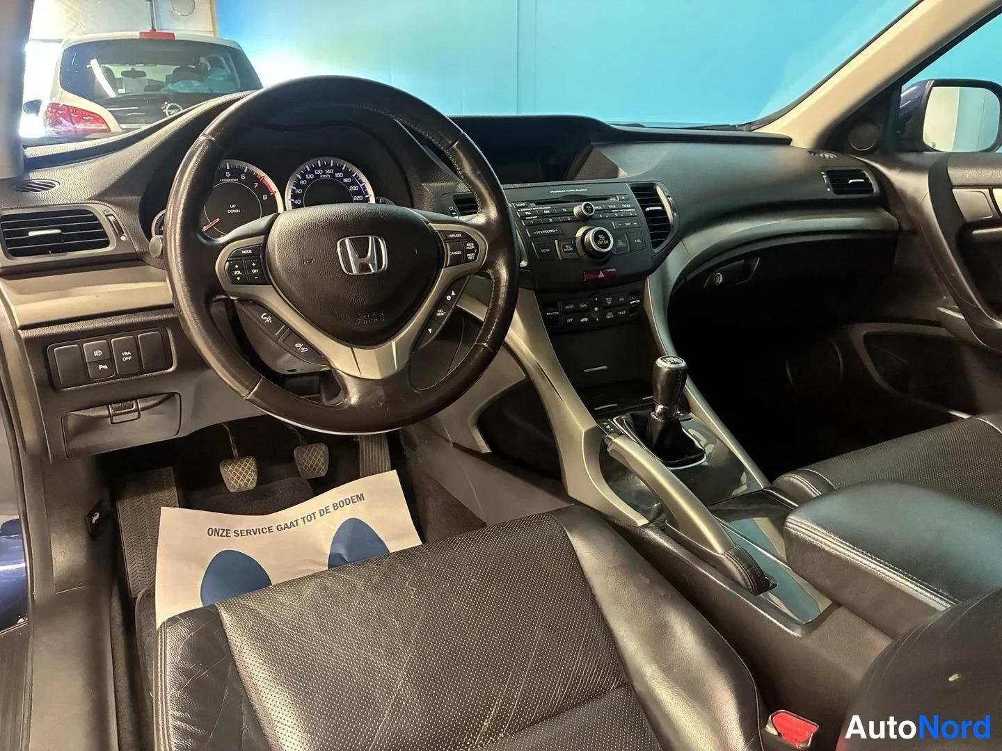 Sininen Honda Accord Tourer 2011, ohjaamo, kuva 7