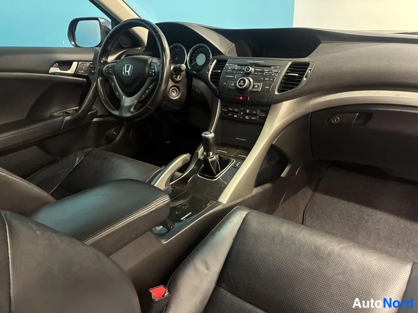 Sininen Honda Accord Tourer 2011, ohjaamo, kuva 8