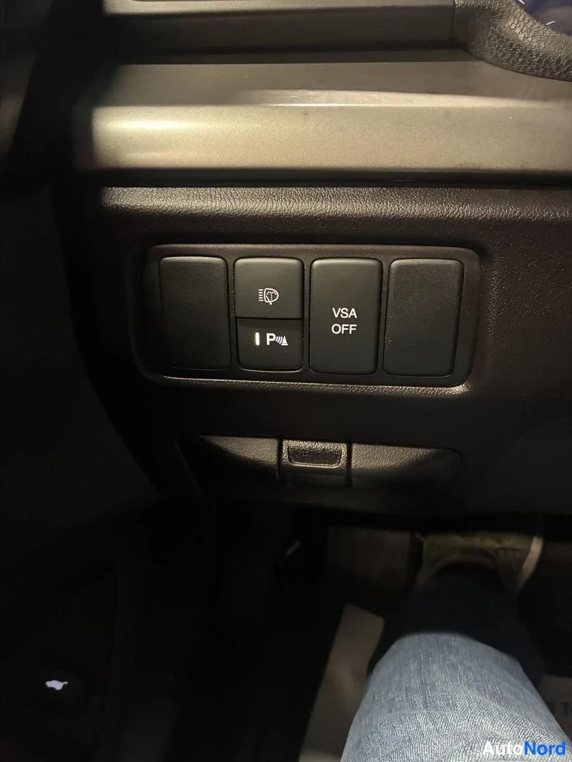 Sininen Honda Accord Tourer 2011, yksityiskohta, kuva 25