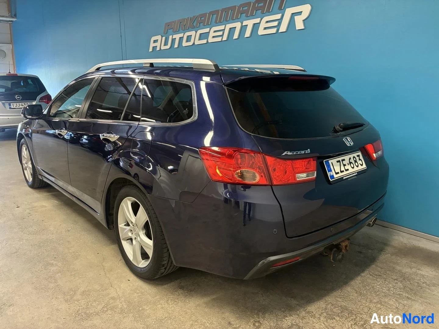 Sininen Honda Accord Tourer 2011, takaviisto, kuva 5