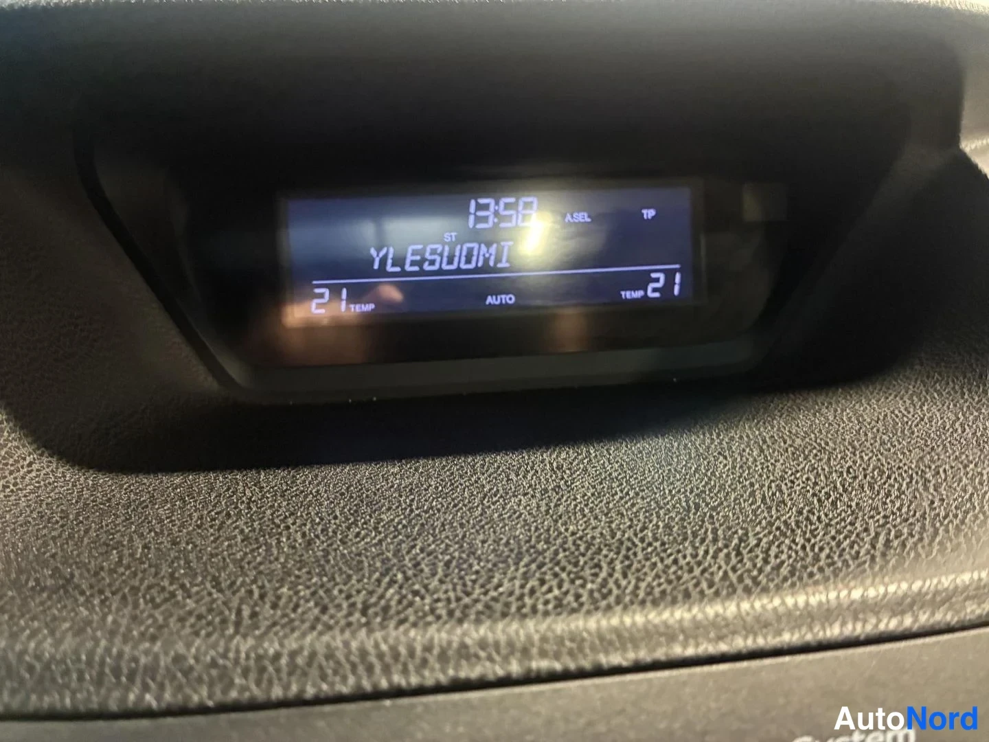 Sininen Honda Accord Tourer 2011, yksityiskohta, kuva 22