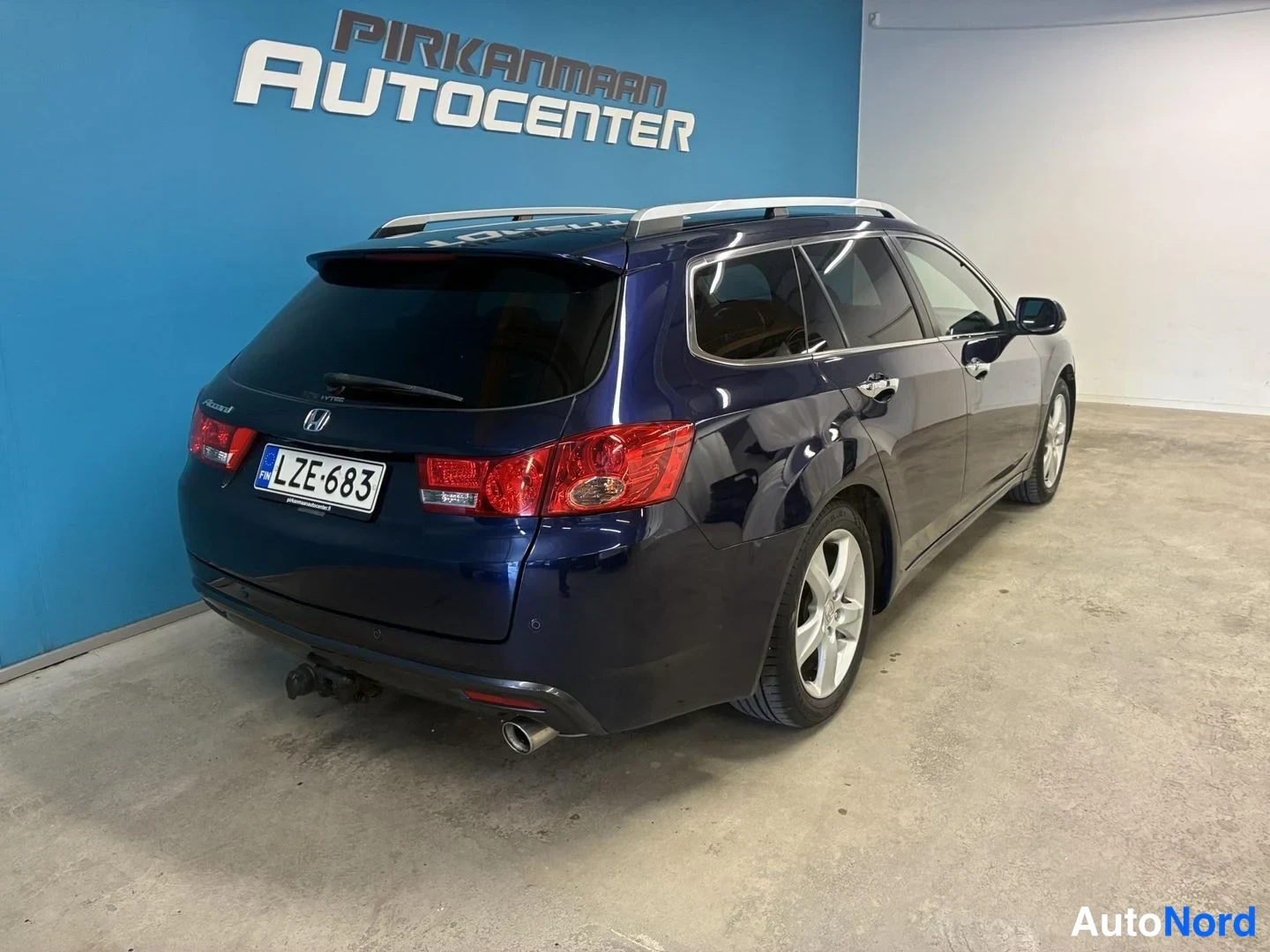 Sininen Honda Accord Tourer 2011, takaviisto, kuva 6