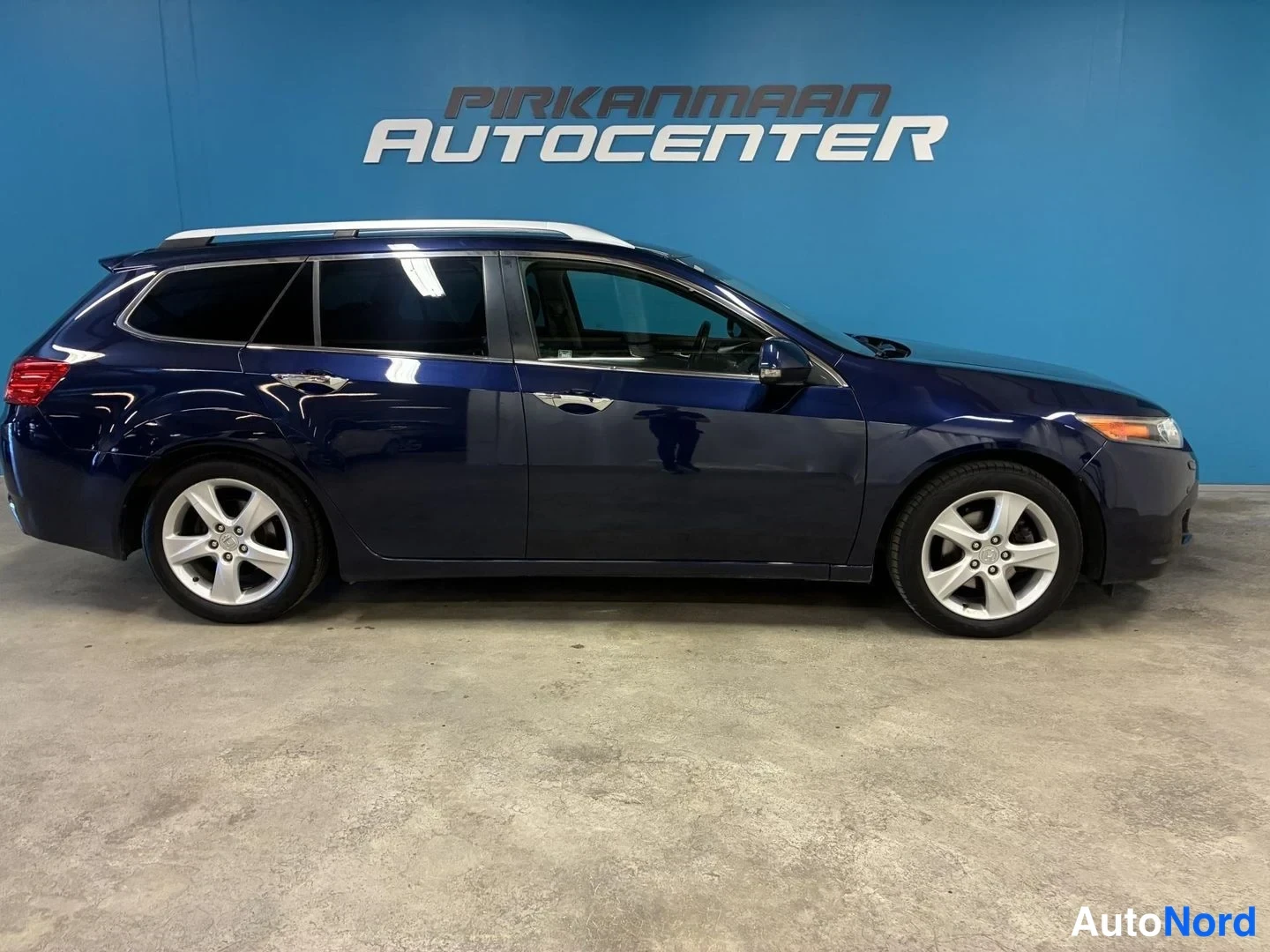 Sininen Honda Accord Tourer 2011, etuviisto, keula oikealle, kuva 2