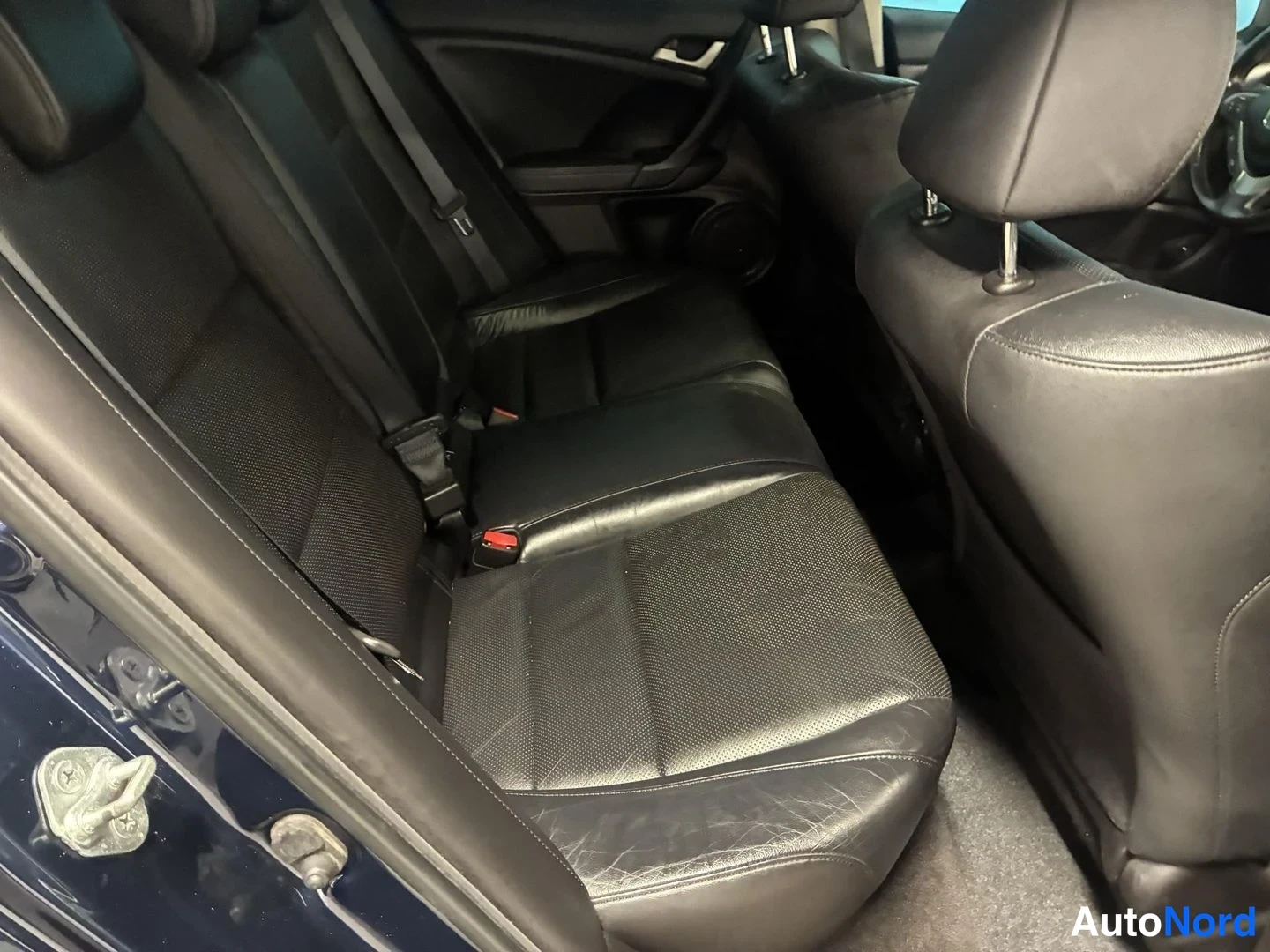 Sininen Honda Accord Tourer 2011, takaistuimet, kuva 14