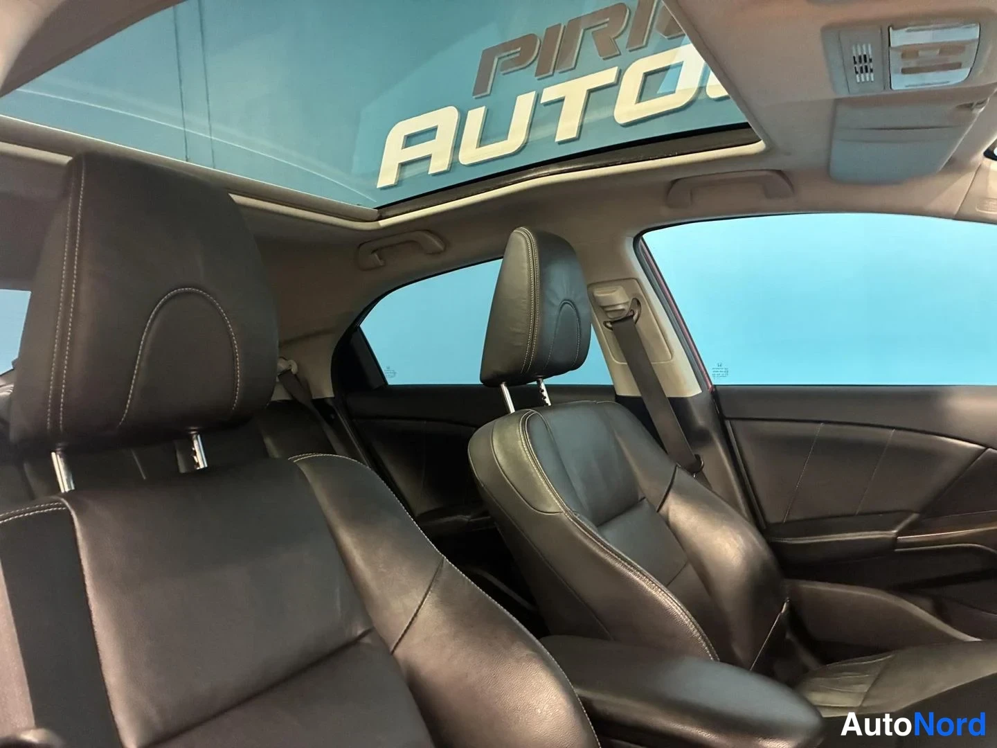 Punainen Honda Civic 2012, etuistuimet, kuva 12