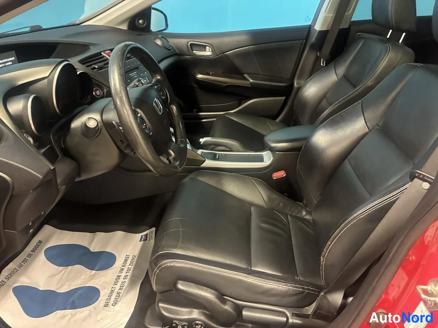 Punainen Honda Civic 2012, ohjaamo, kuva 7