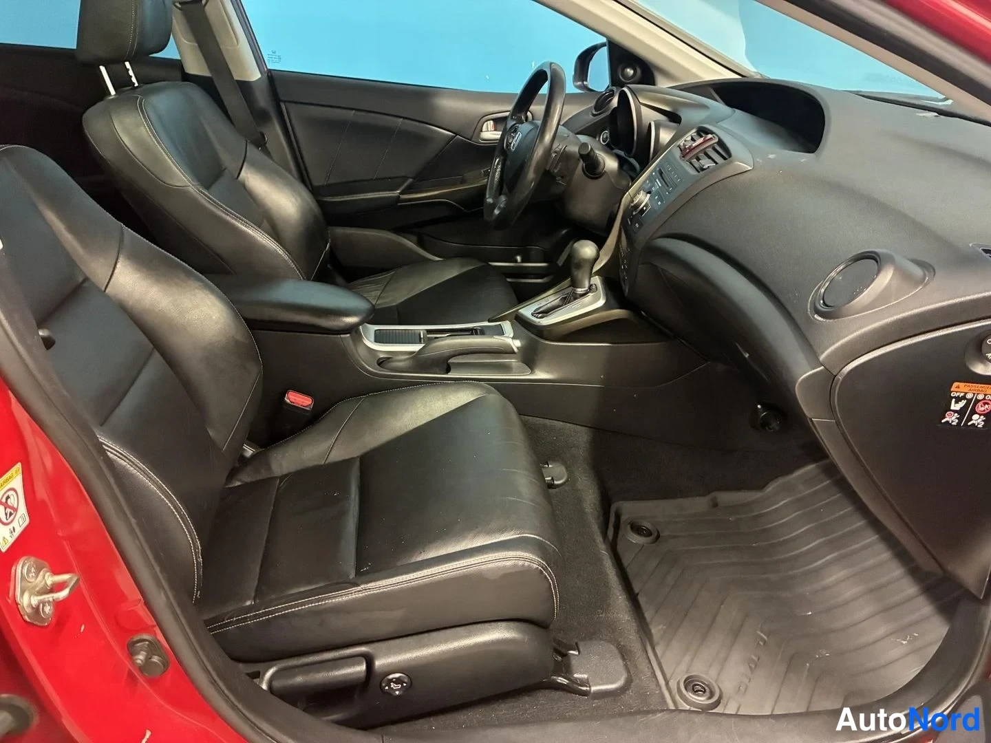 Punainen Honda Civic 2012, ohjaamo, kuva 8