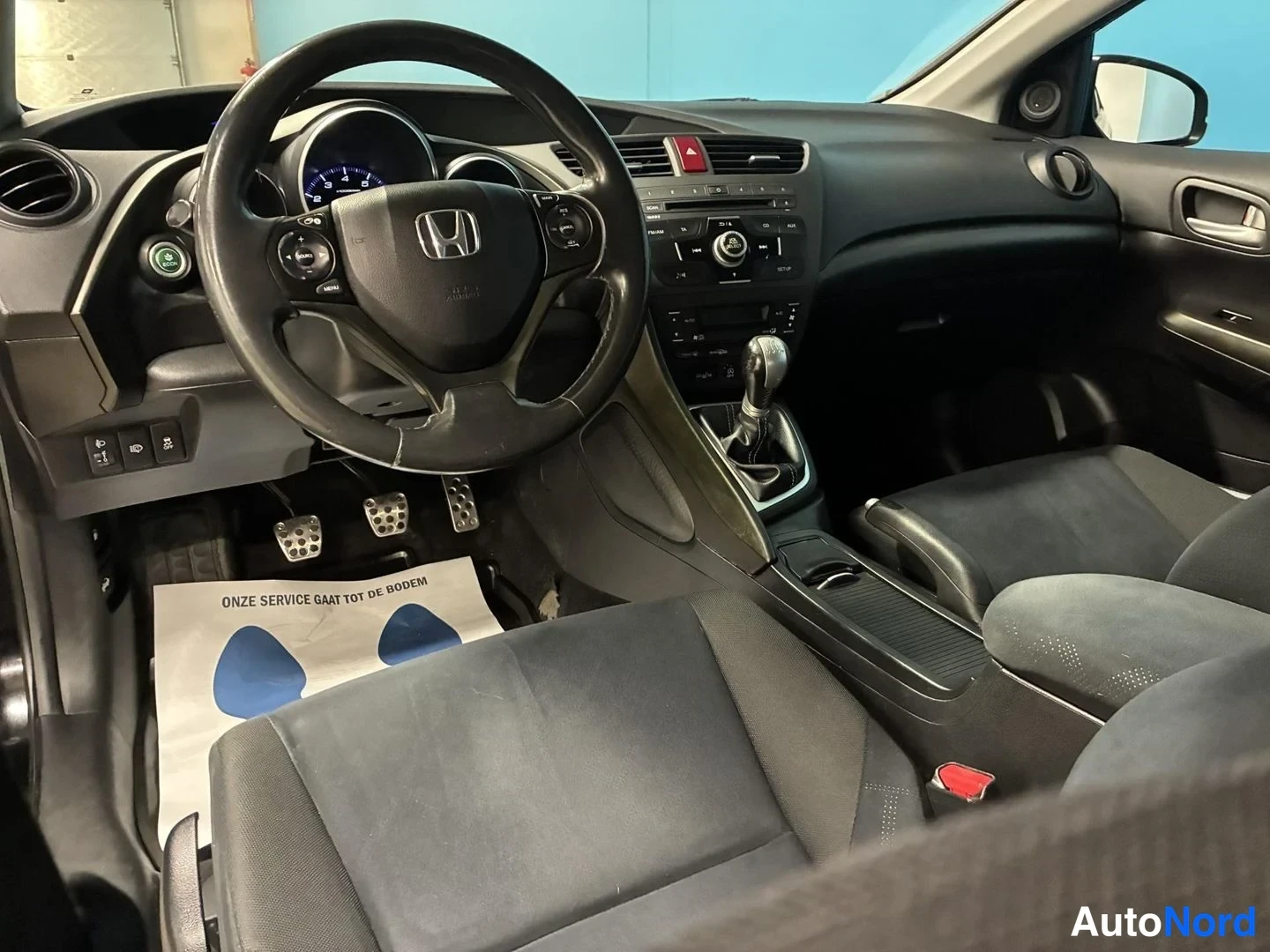 Musta Honda Civic 2013, ohjaamo, kuva 10