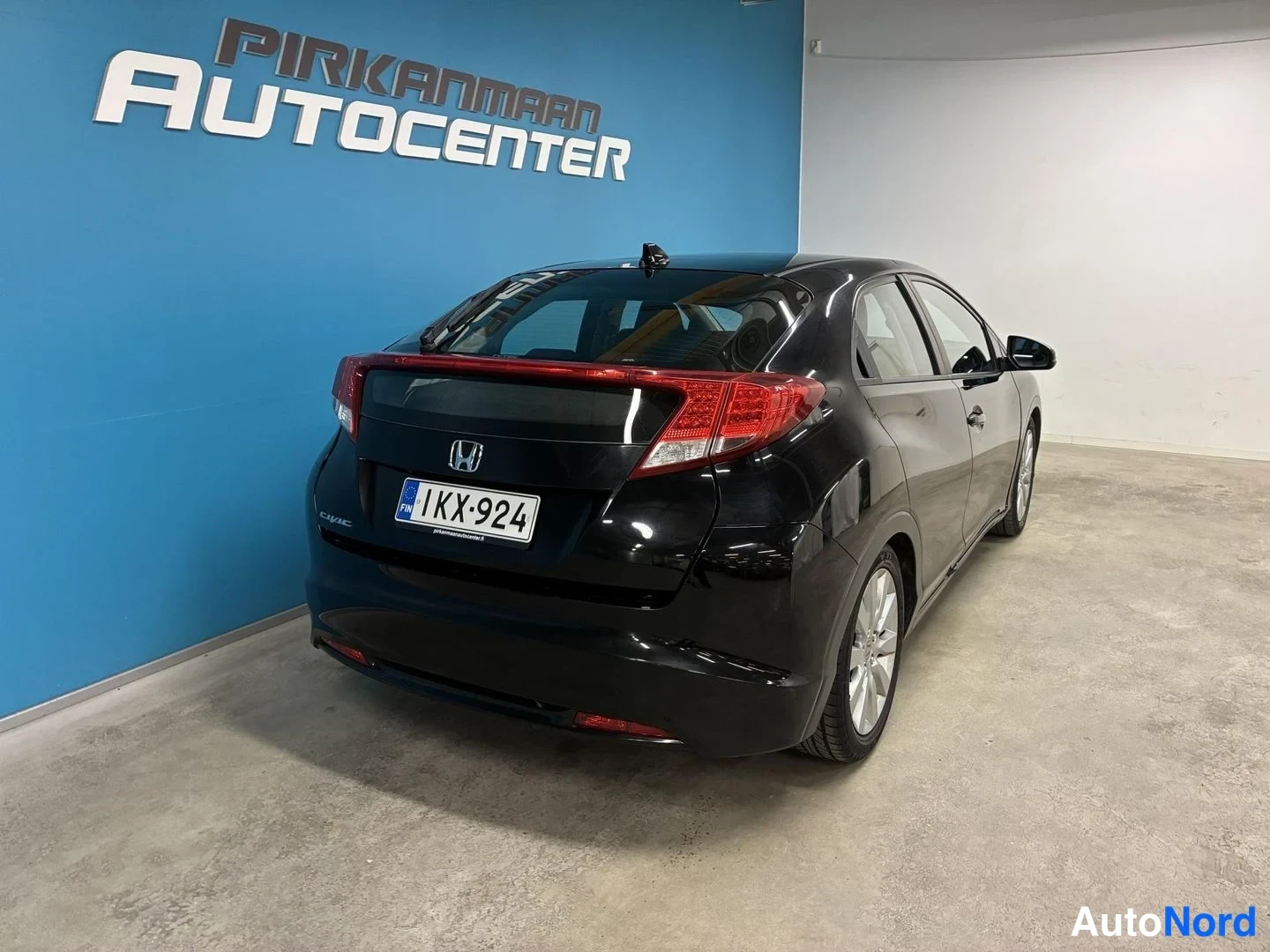 Musta Honda Civic 2013, takaa, kuva 6