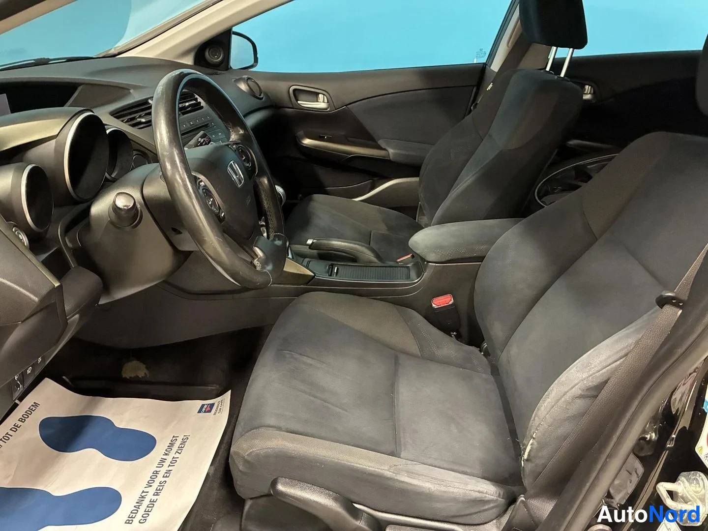 Musta Honda Civic 2013, ohjaamo, kuva 7