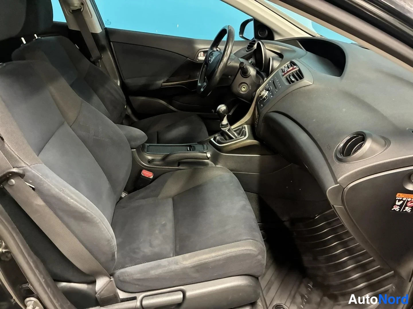 Musta Honda Civic 2013, ohjaamo, kuva 8