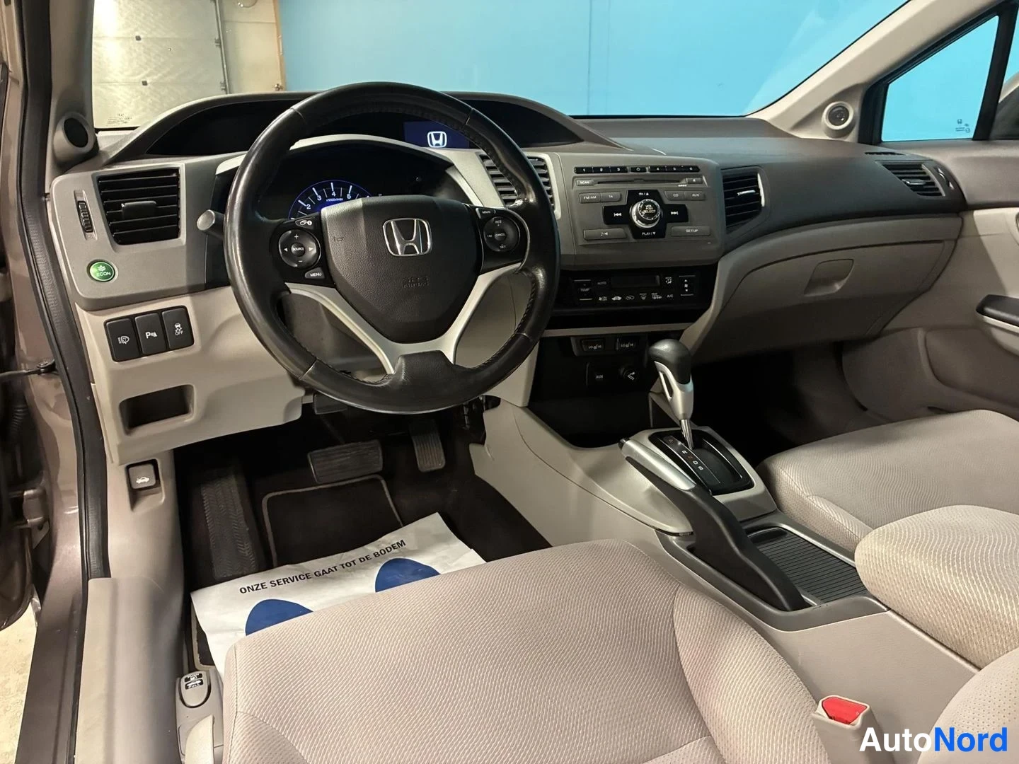 Harmaa Honda Civic 2012, ohjaamo, kuva 10