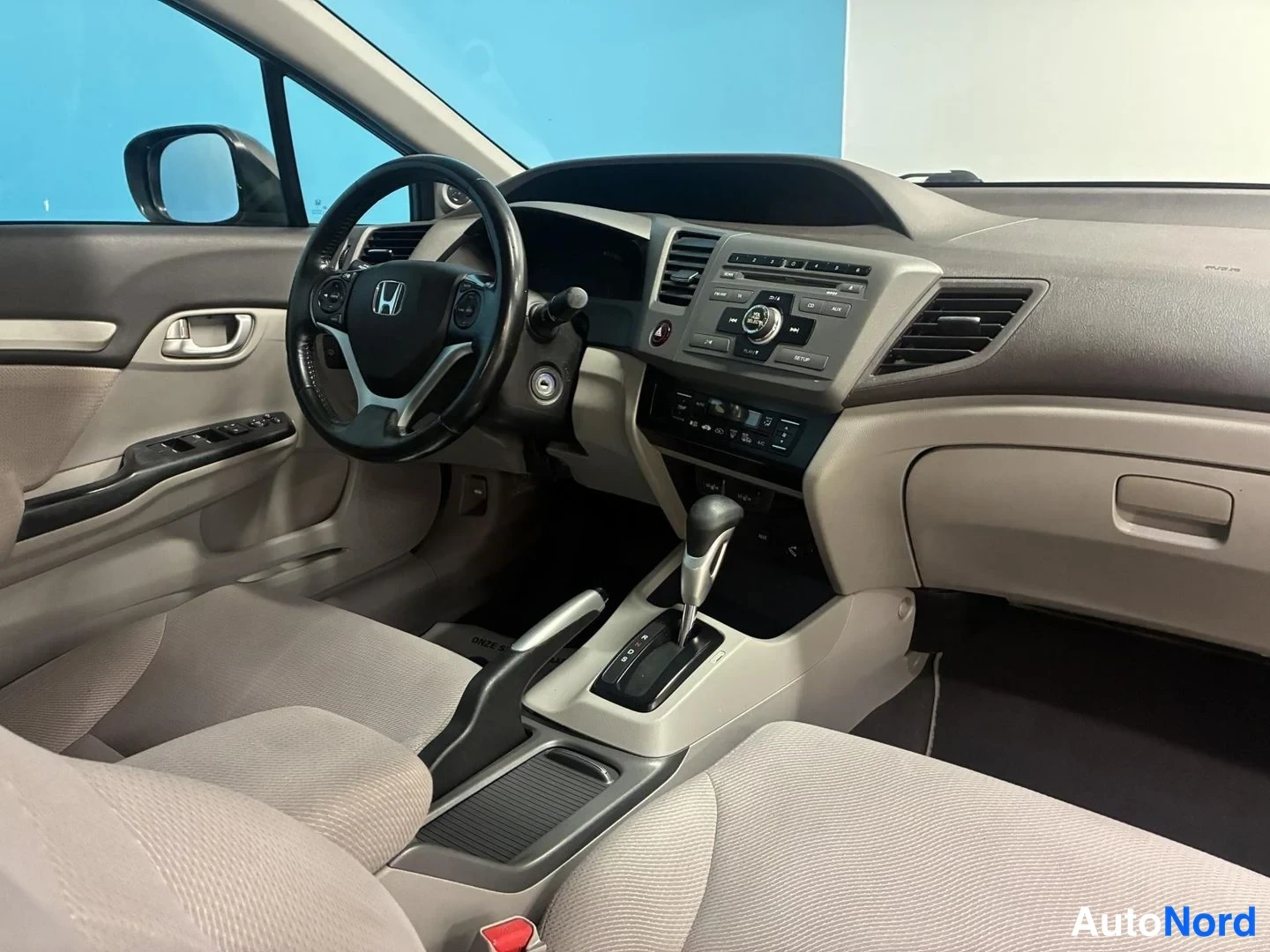 Harmaa Honda Civic 2012, ohjaamo, kuva 7