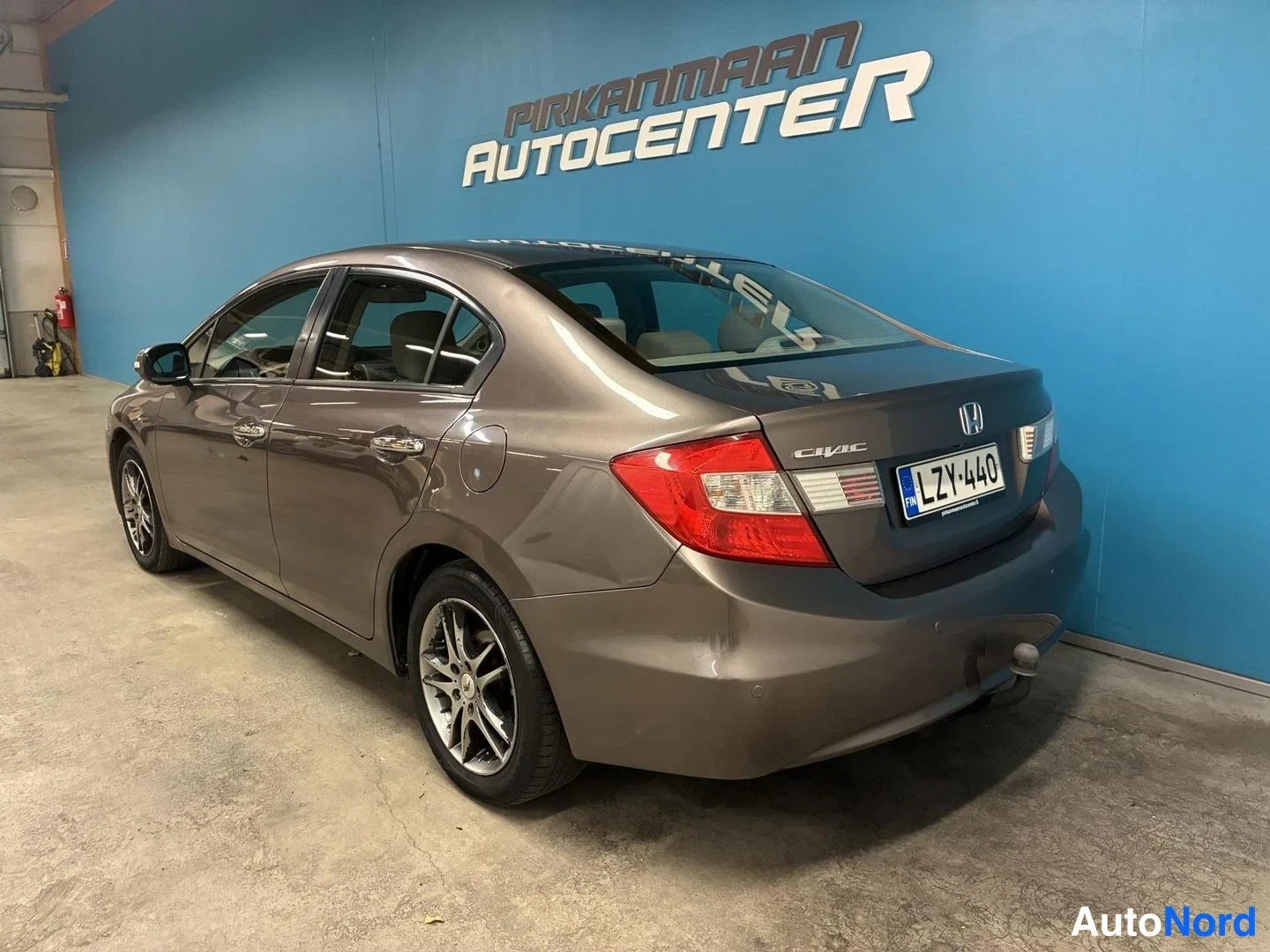 Harmaa Honda Civic 2012, takaviisto, kuva 5