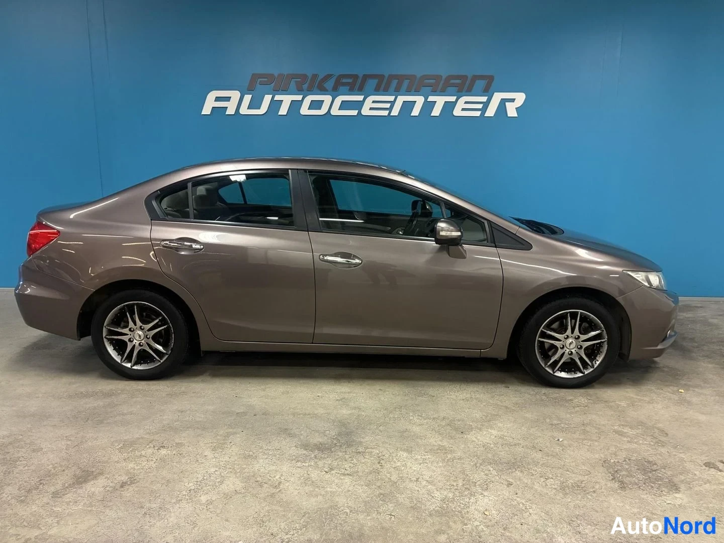 Harmaa Honda Civic 2012, etuviisto, keula oikealle, kuva 2