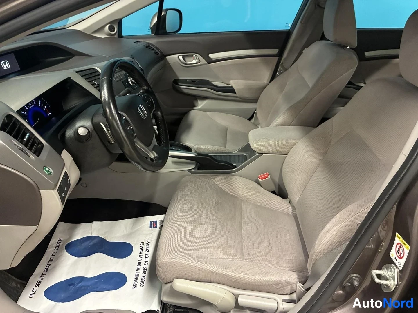 Harmaa Honda Civic 2012, etuistuimet, kuva 11