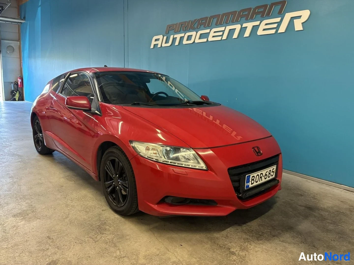 Punainen Honda CR-Z 2011, etuviisto, keula oikealle, kuva 3