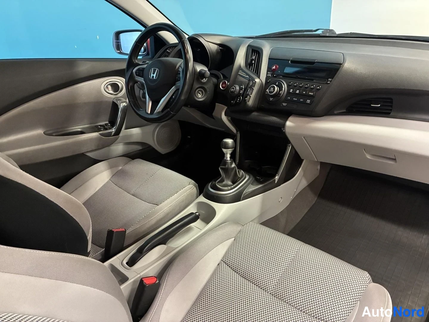 Punainen Honda CR-Z 2011, ohjaamo, kuva 7