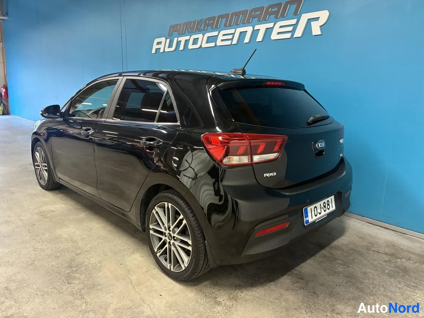 Musta Kia Rio 2018, takaviisto, kuva 5