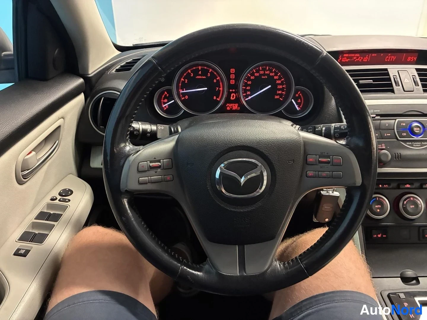 Harmaa Mazda 6 2010, yksityiskohta, kuva 17