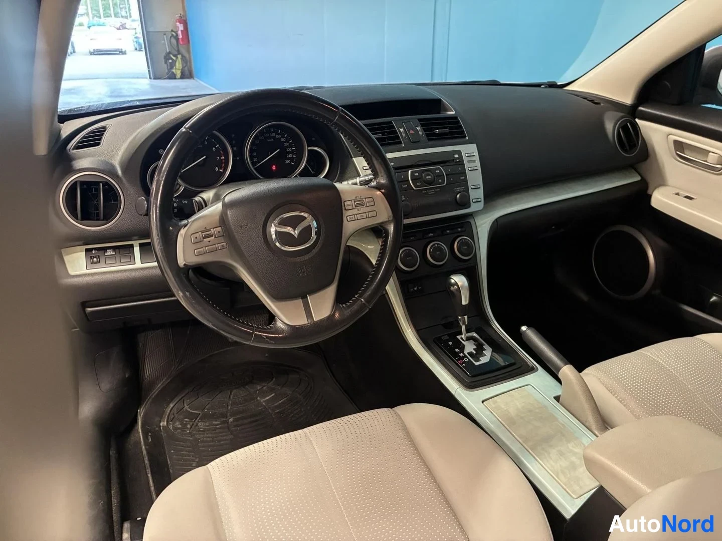 Harmaa Mazda 6 2010, ohjaamo, kuva 10