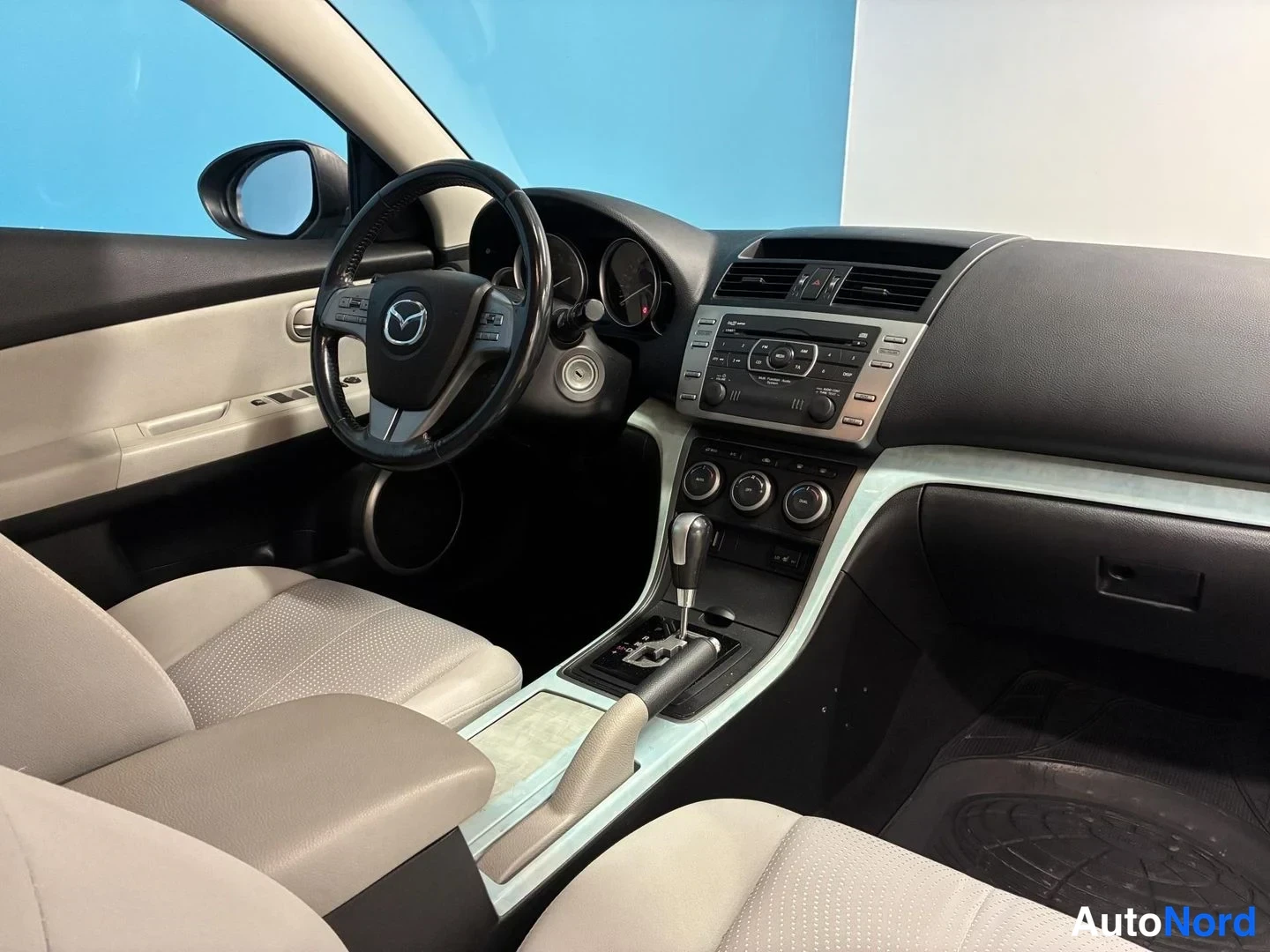 Harmaa Mazda 6 2010, ohjaamo, kuva 9