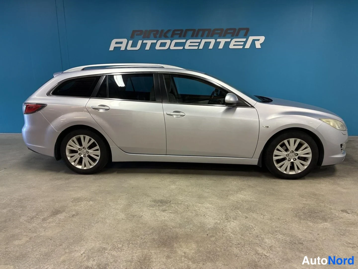 Harmaa Mazda 6 2010, sivulta, kuva 4