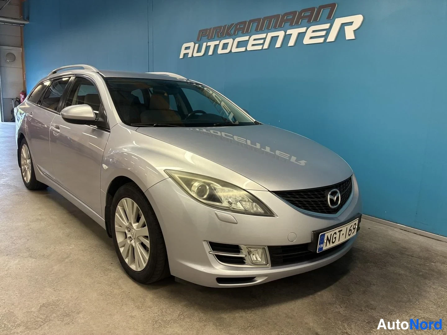 Harmaa Mazda 6 2010, etuviisto, keula oikealle, kuva 2
