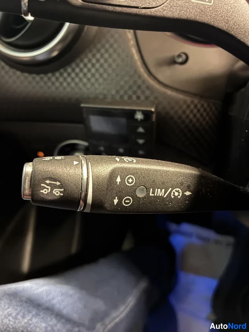Harmaa Mercedes-Benz A 200 d 4MATIC 2017, yksityiskohta, kuva 22
