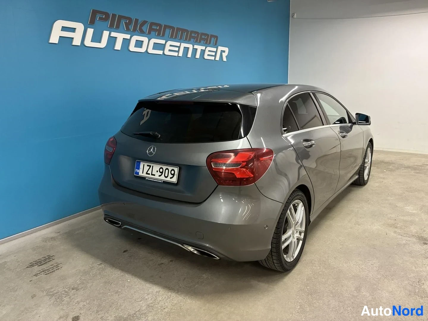 Harmaa Mercedes-Benz A 200 d 4MATIC 2017, takaviisto, kuva 6
