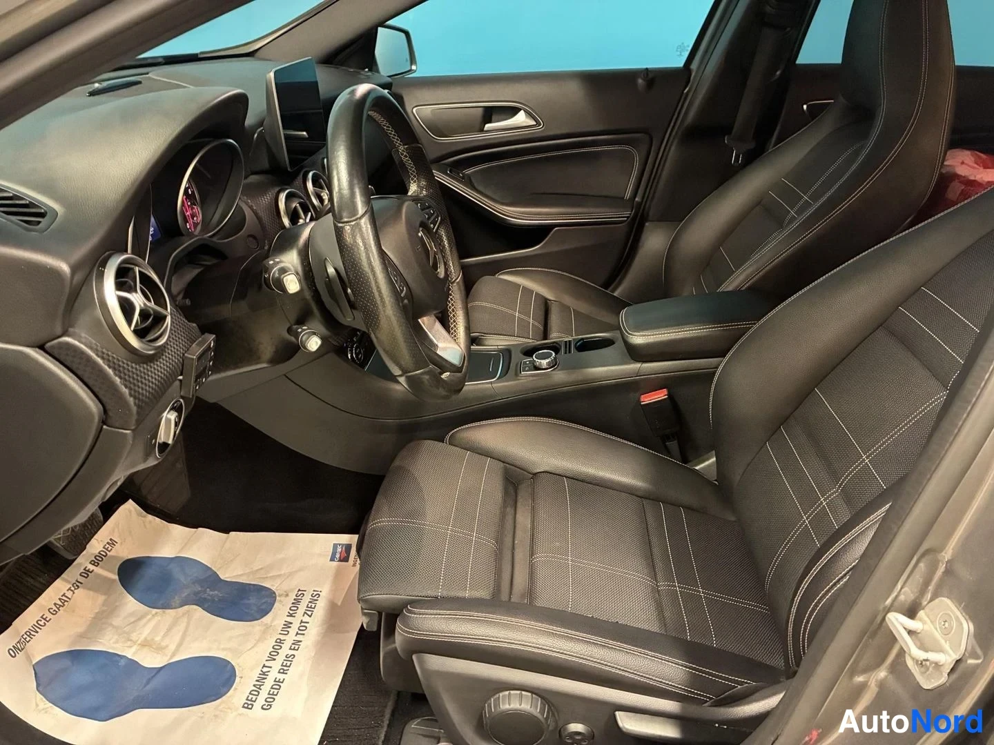 Harmaa Mercedes-Benz A 200 d 4MATIC 2017, ohjaamo, kuva 7