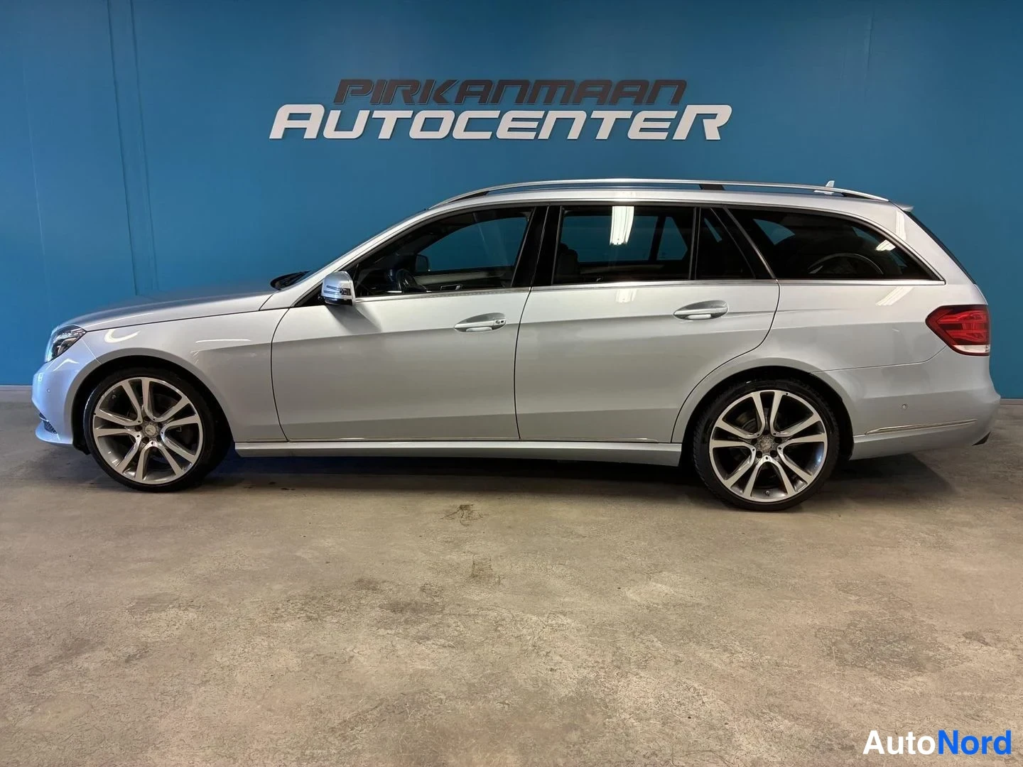 Harmaa Mercedes-Benz E 250 BlueTEC 4MATIC 2014, takaviisto, kuva 4
