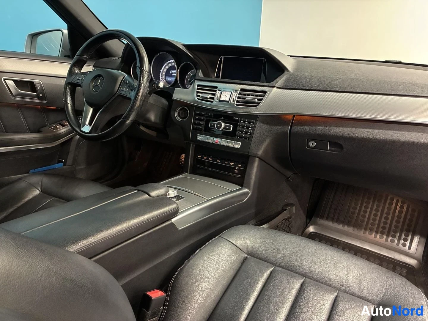 Harmaa Mercedes-Benz E 250 BlueTEC 4MATIC 2014, ohjaamo, kuva 9