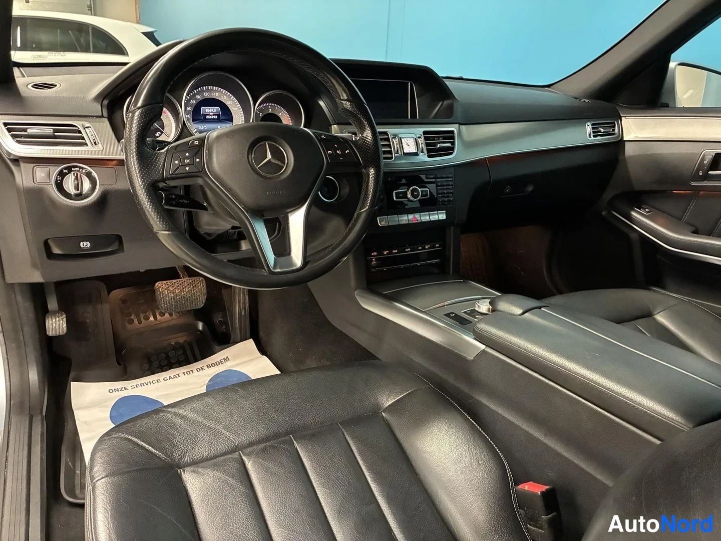Harmaa Mercedes-Benz E 250 BlueTEC 4MATIC 2014, ohjaamo, kuva 10