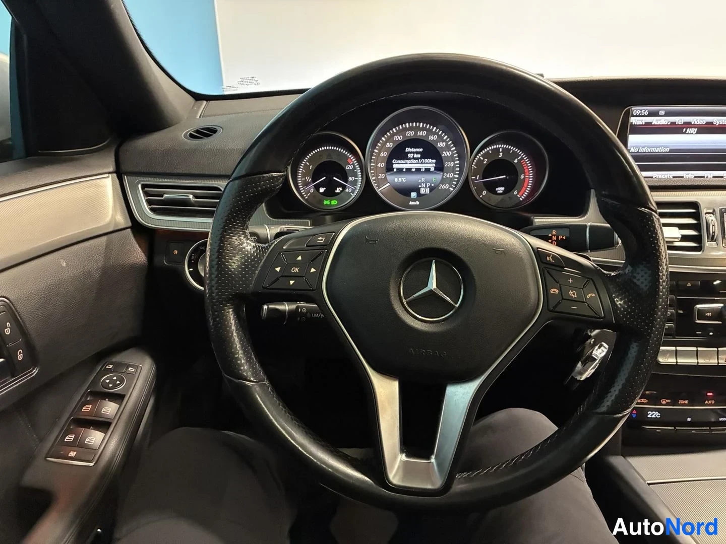 Harmaa Mercedes-Benz E 250 BlueTEC 4MATIC 2014, ohjaamo, kuva 11