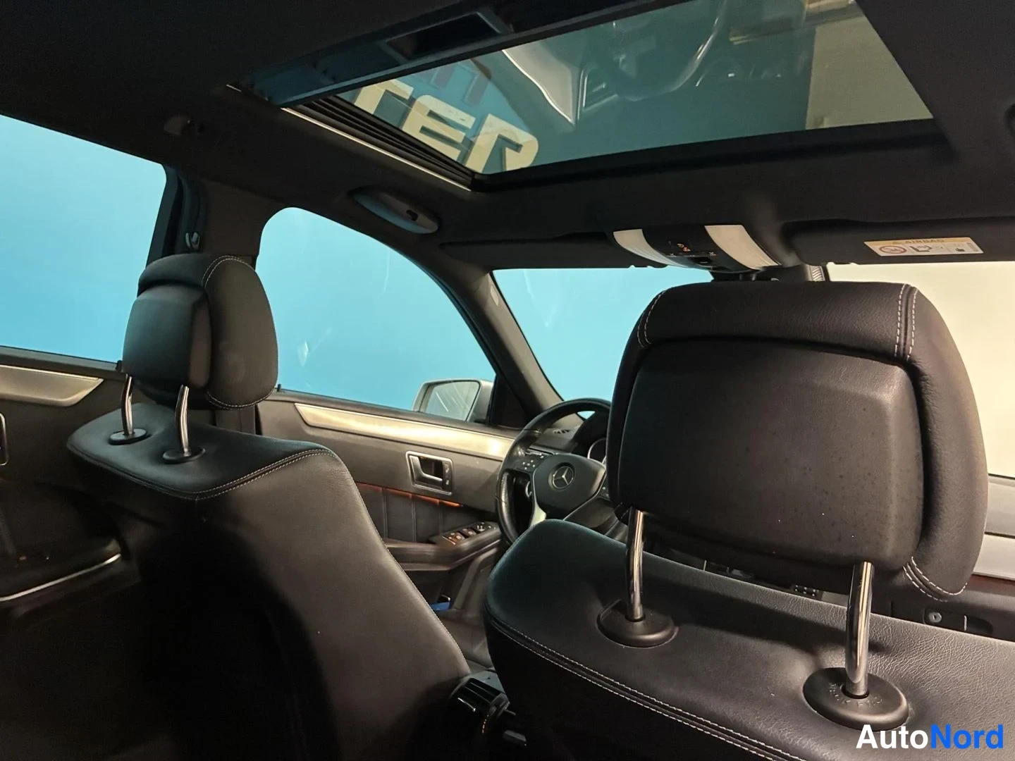 Harmaa Mercedes-Benz E 250 BlueTEC 4MATIC 2014, takaistuimet, kuva 18