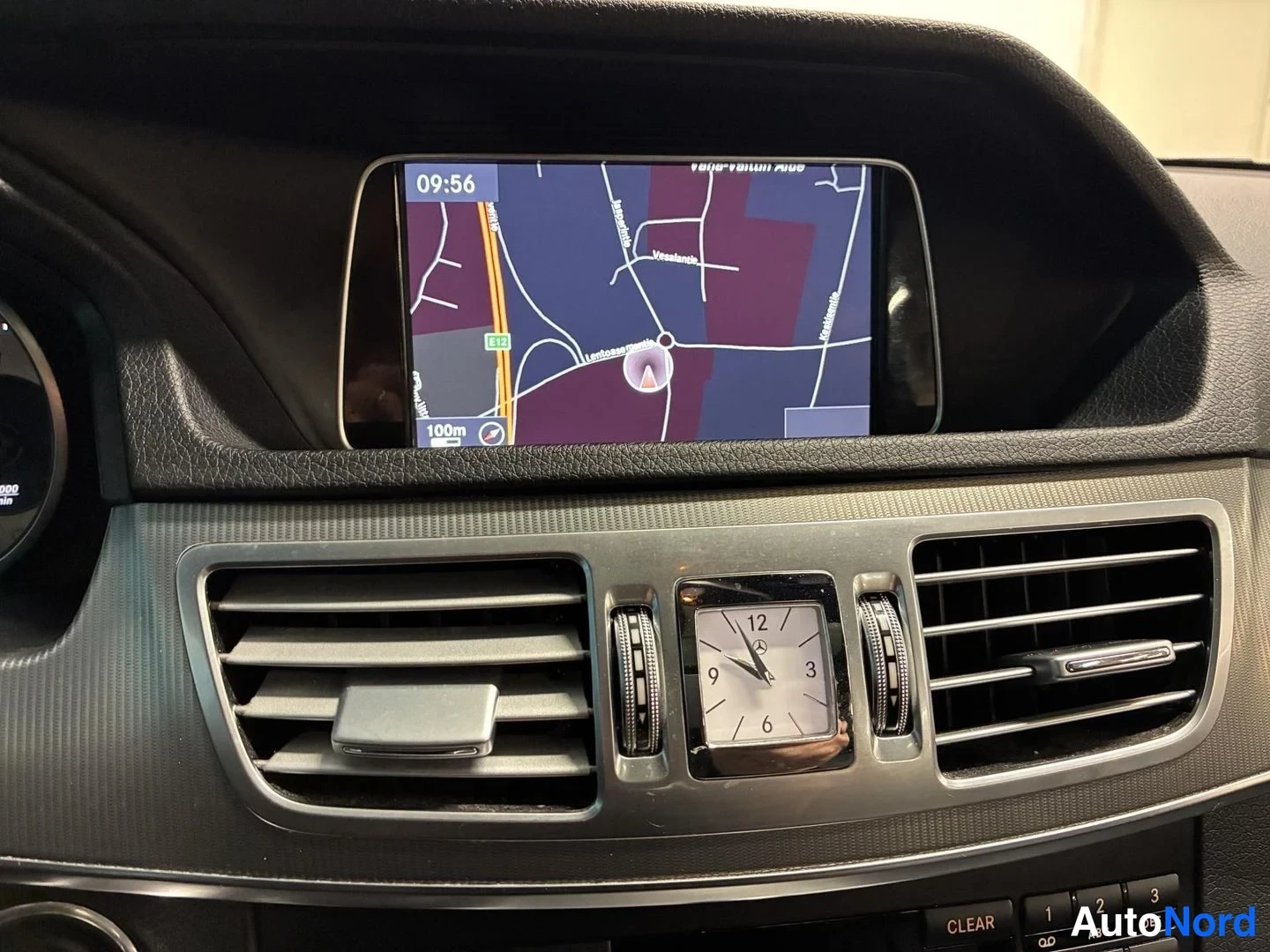 Harmaa Mercedes-Benz E 250 BlueTEC 4MATIC 2014, ohjaamo, kuva 13