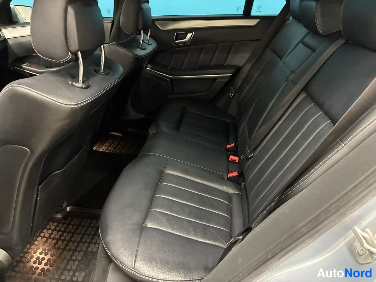 Harmaa Mercedes-Benz E 250 BlueTEC 4MATIC 2014, takaistuimet, kuva 16