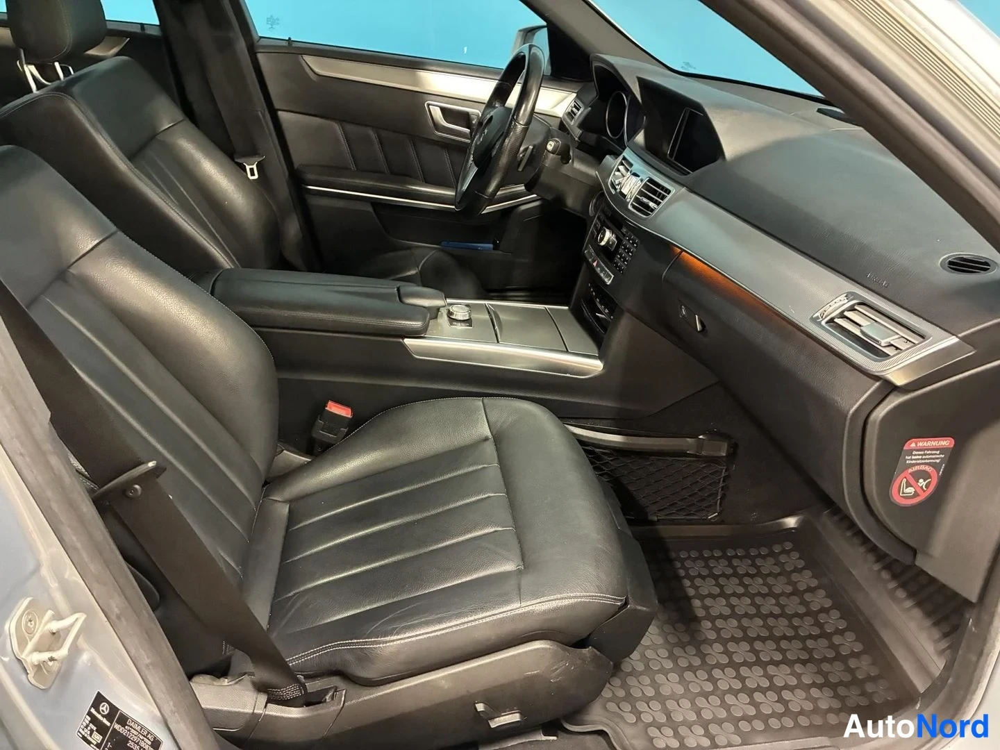 Harmaa Mercedes-Benz E 250 BlueTEC 4MATIC 2014, ohjaamo, kuva 8