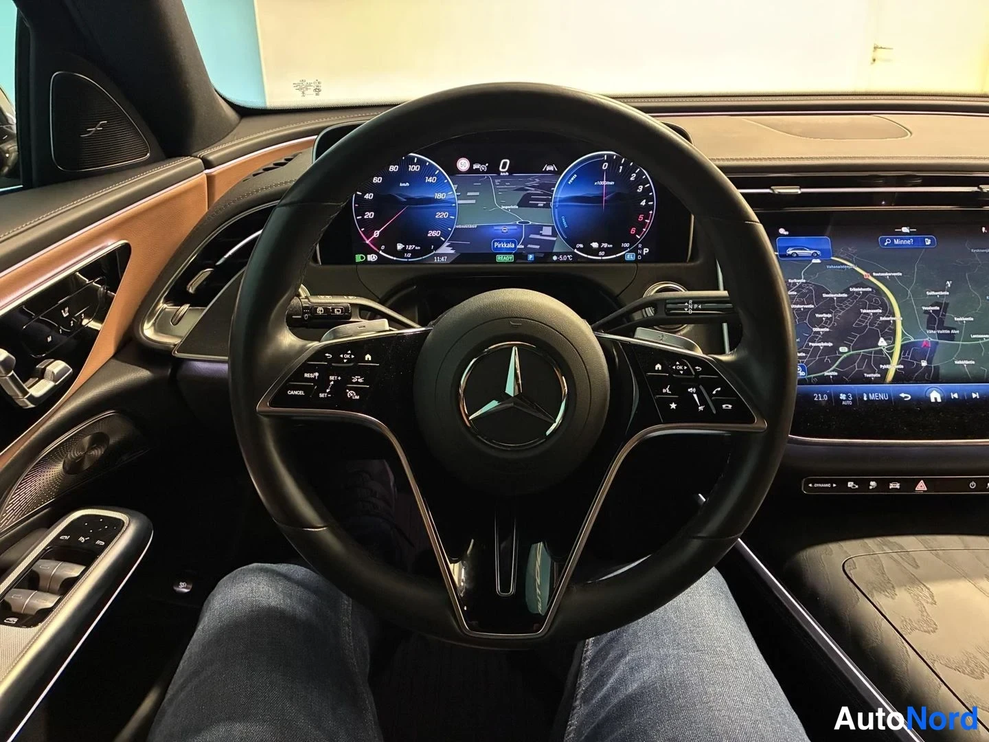 Valkoinen Mercedes-Benz E 300 de 4MATIC 2024, yksityiskohta, kuva 15
