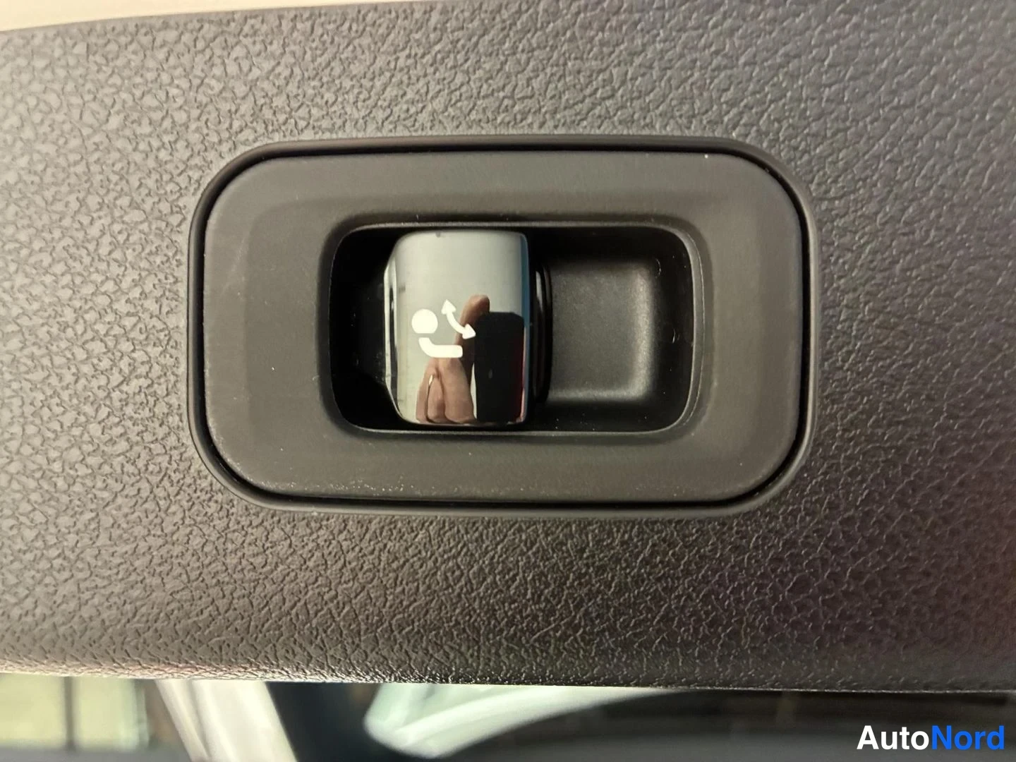 Valkoinen Mercedes-Benz E 300 de 4MATIC 2024, yksityiskohta, kuva 19