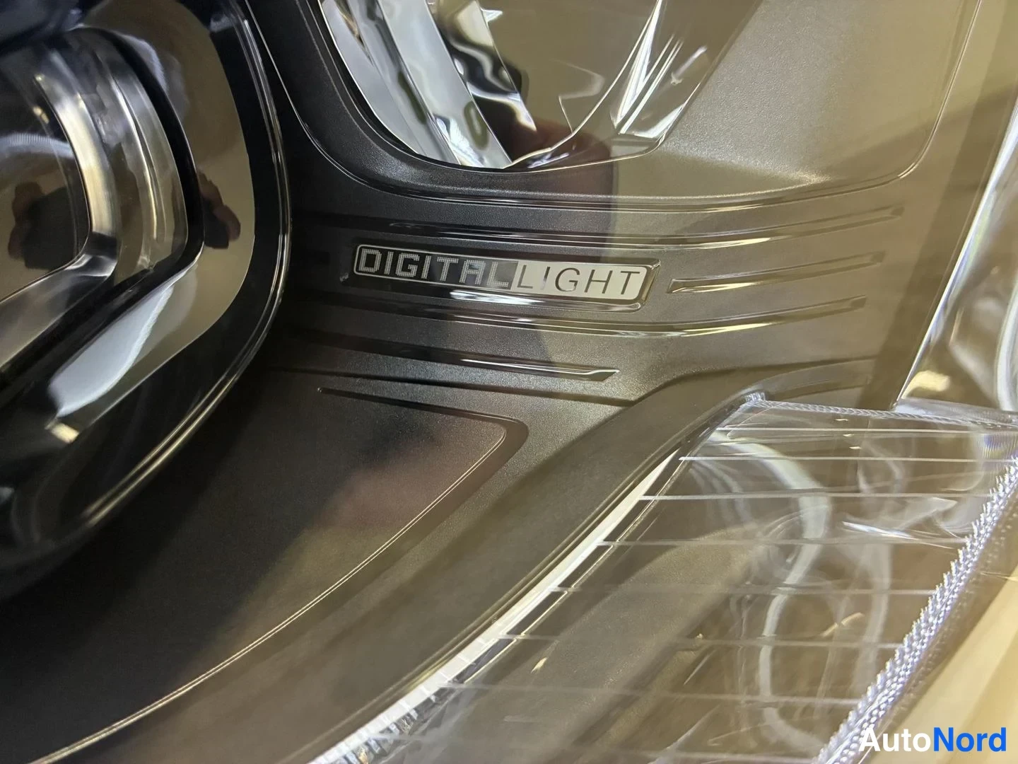 Valkoinen Mercedes-Benz E 300 de 4MATIC 2024, yksityiskohta, kuva 20