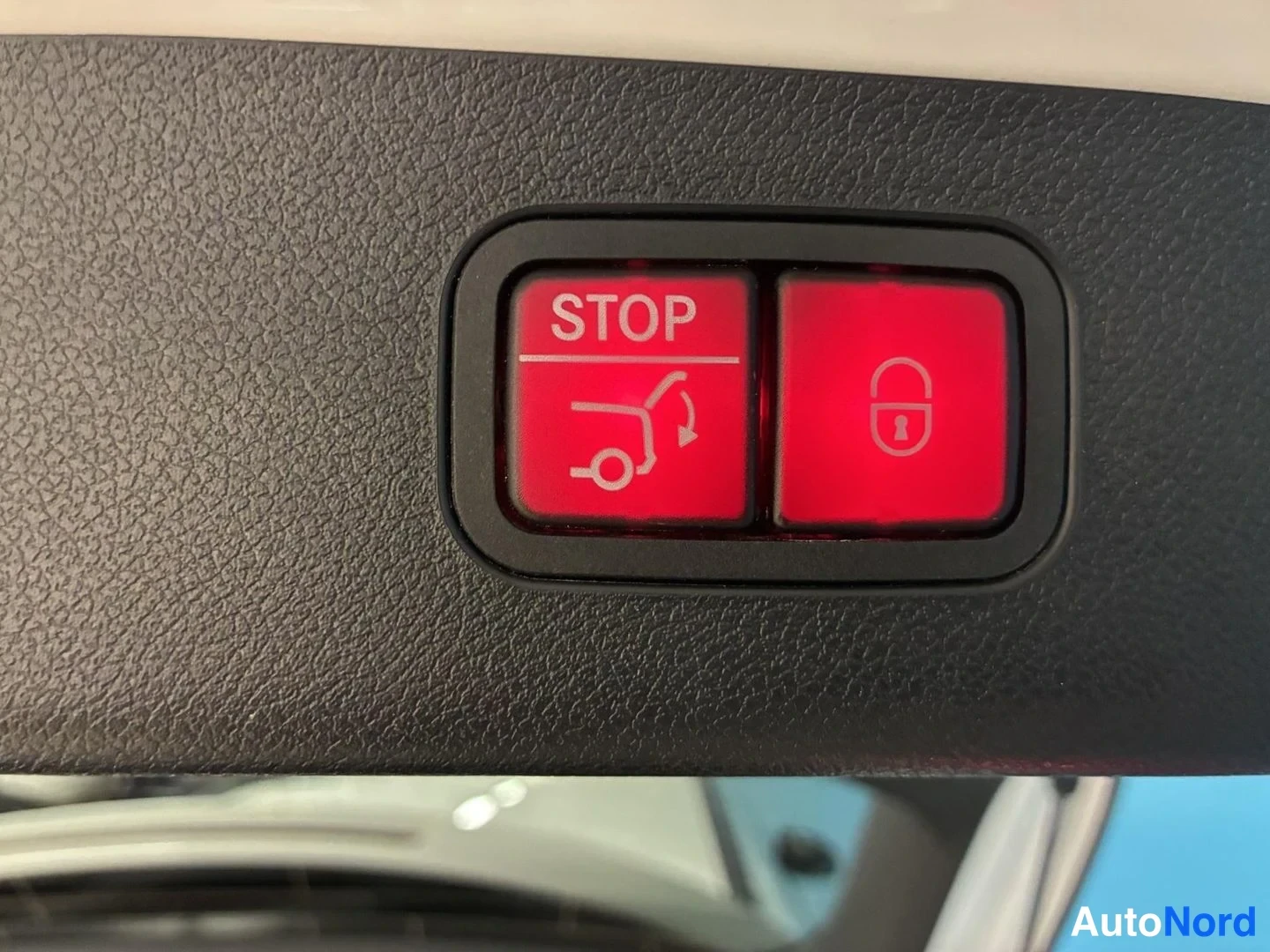 Valkoinen Mercedes-Benz E 300 de 4MATIC 2024, yksityiskohta, kuva 21