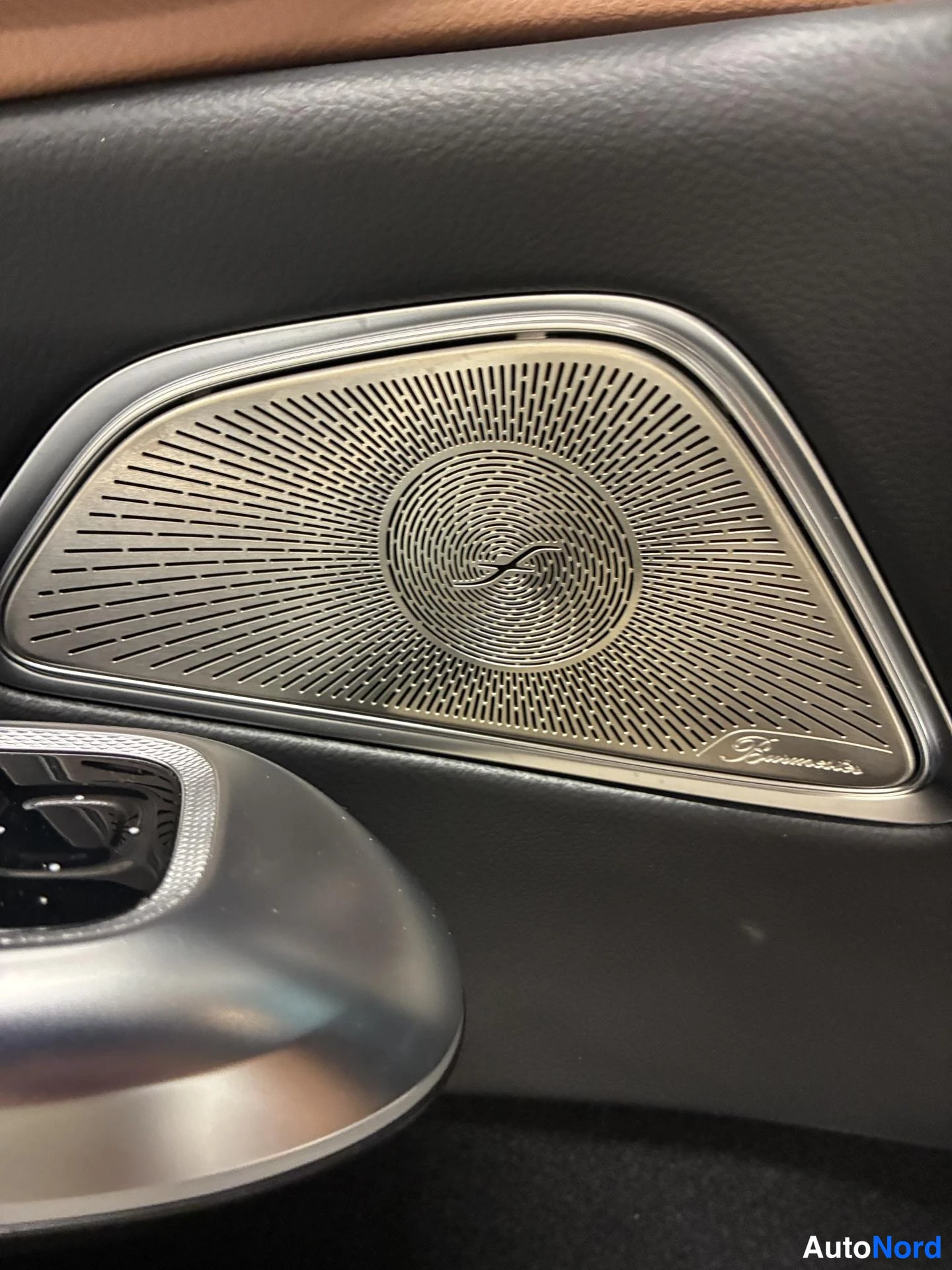Valkoinen Mercedes-Benz E 300 de 4MATIC 2024, yksityiskohta, kuva 18