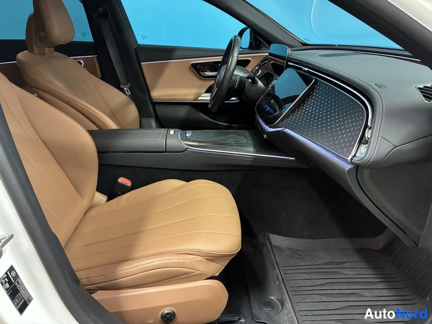 Valkoinen Mercedes-Benz E 300 de 4MATIC 2024, etuistuimet, kuva 10