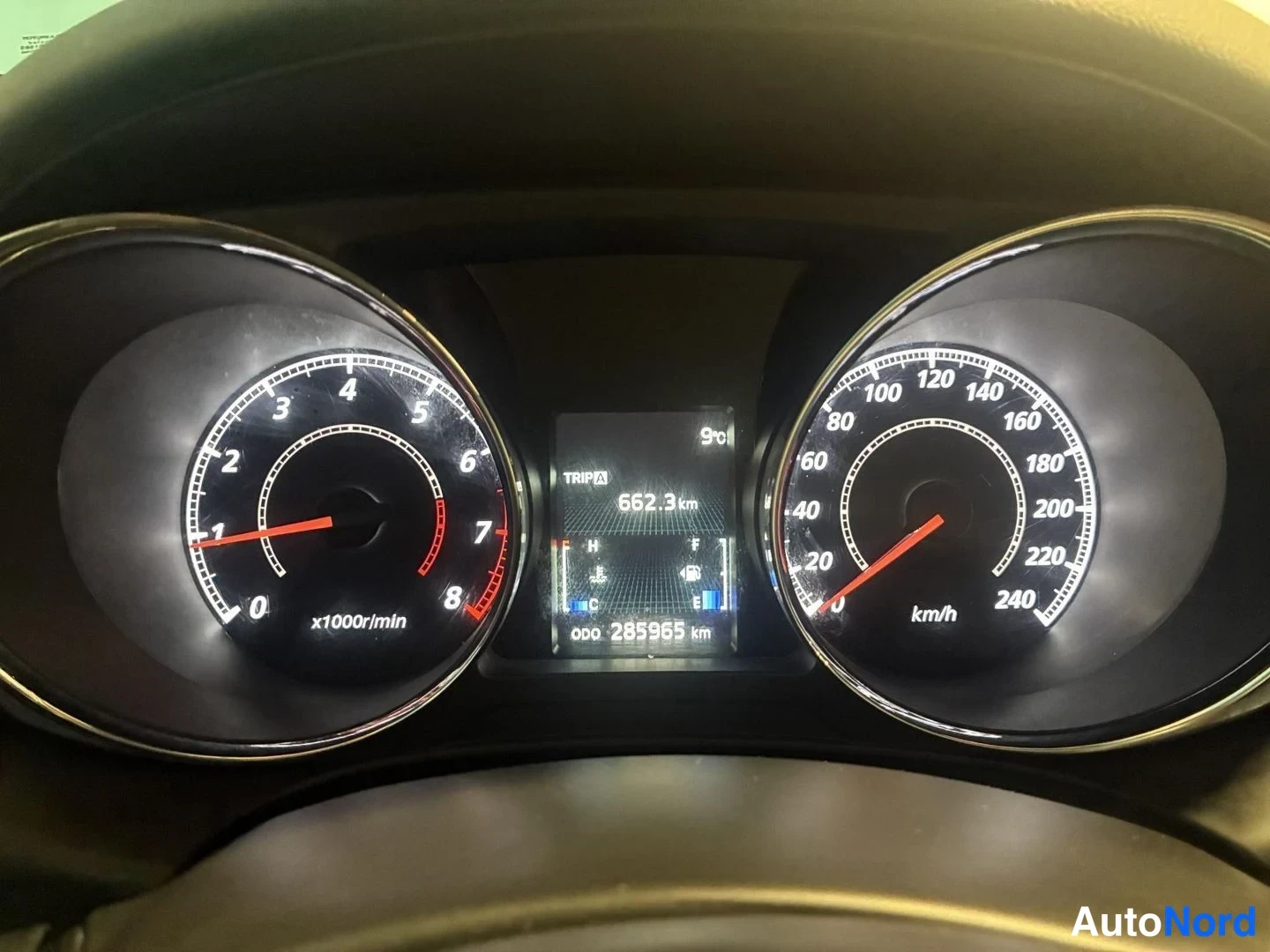 Punainen Mitsubishi ASX 2015, yksityiskohta, kuva 15