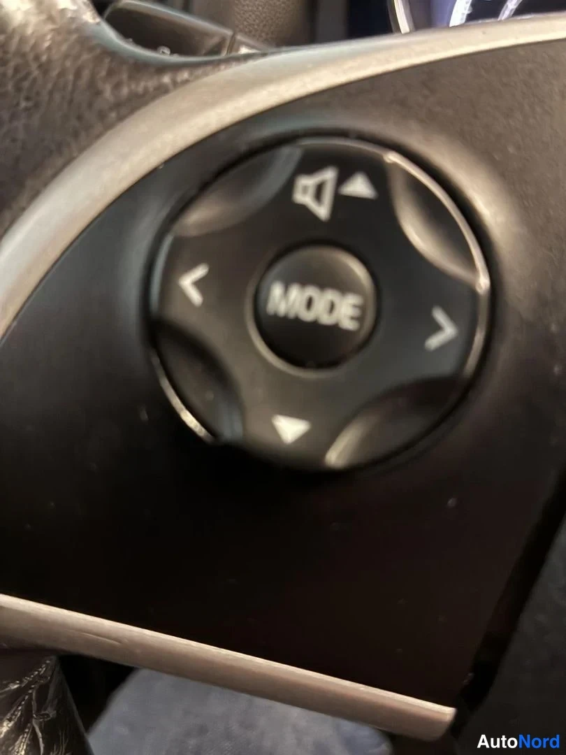 Punainen Mitsubishi ASX 2015, yksityiskohta, kuva 17
